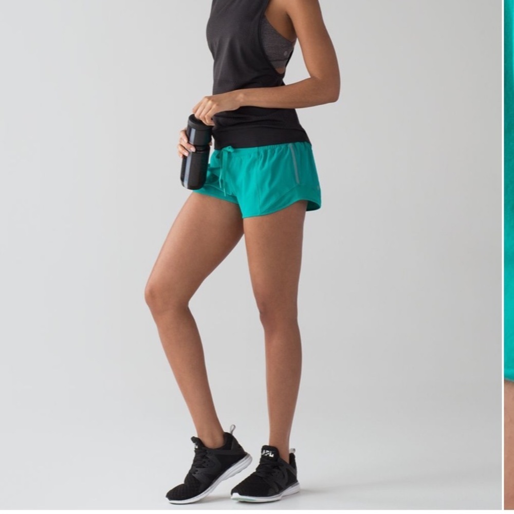 • Lululemon • Women’s Hotty Hot Short (2 1/2" )
Viridian Green / Teal Blue 4
